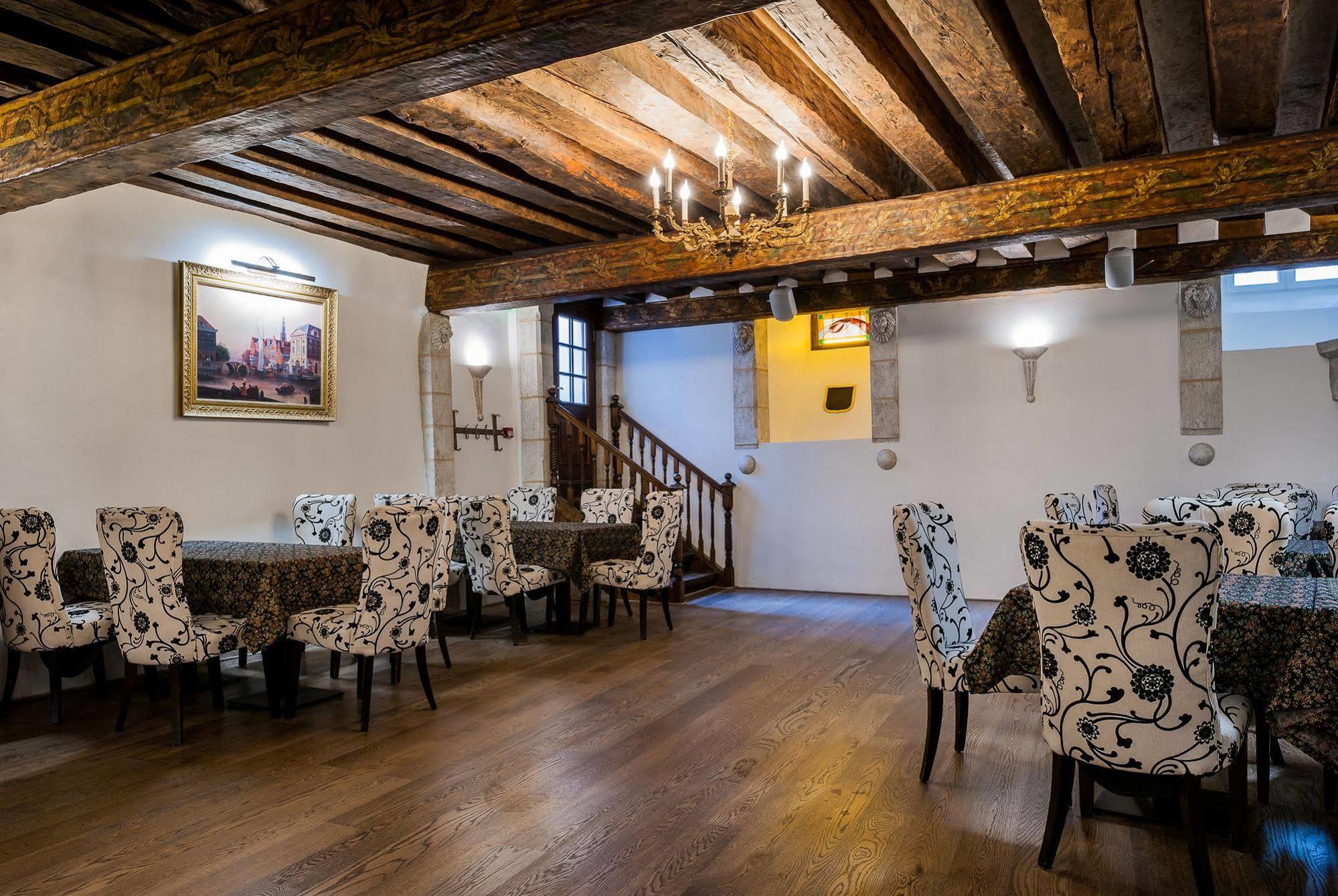Hotelli Three Crowns Residents Tallinna