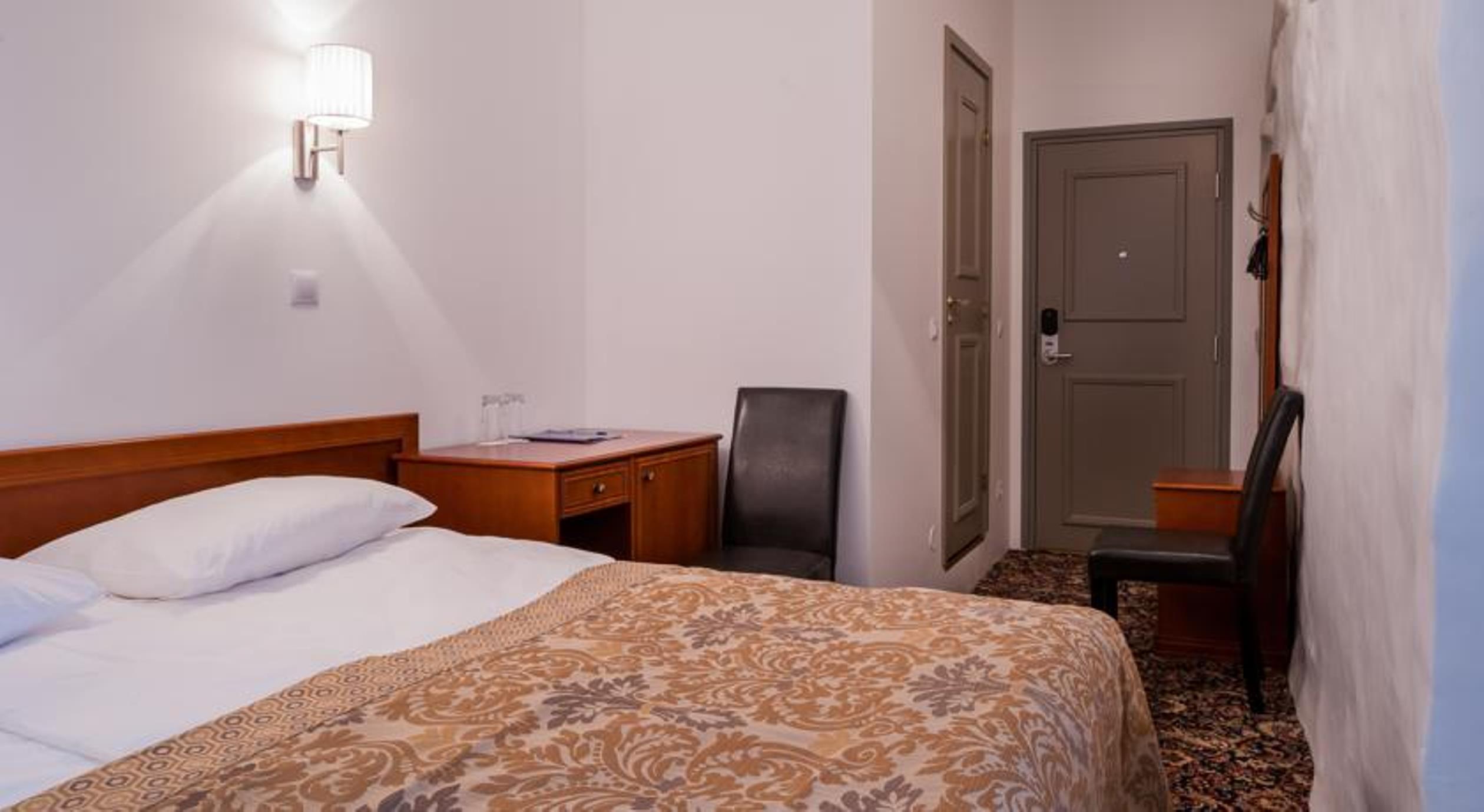 Hotel Three Crowns Residents 3*