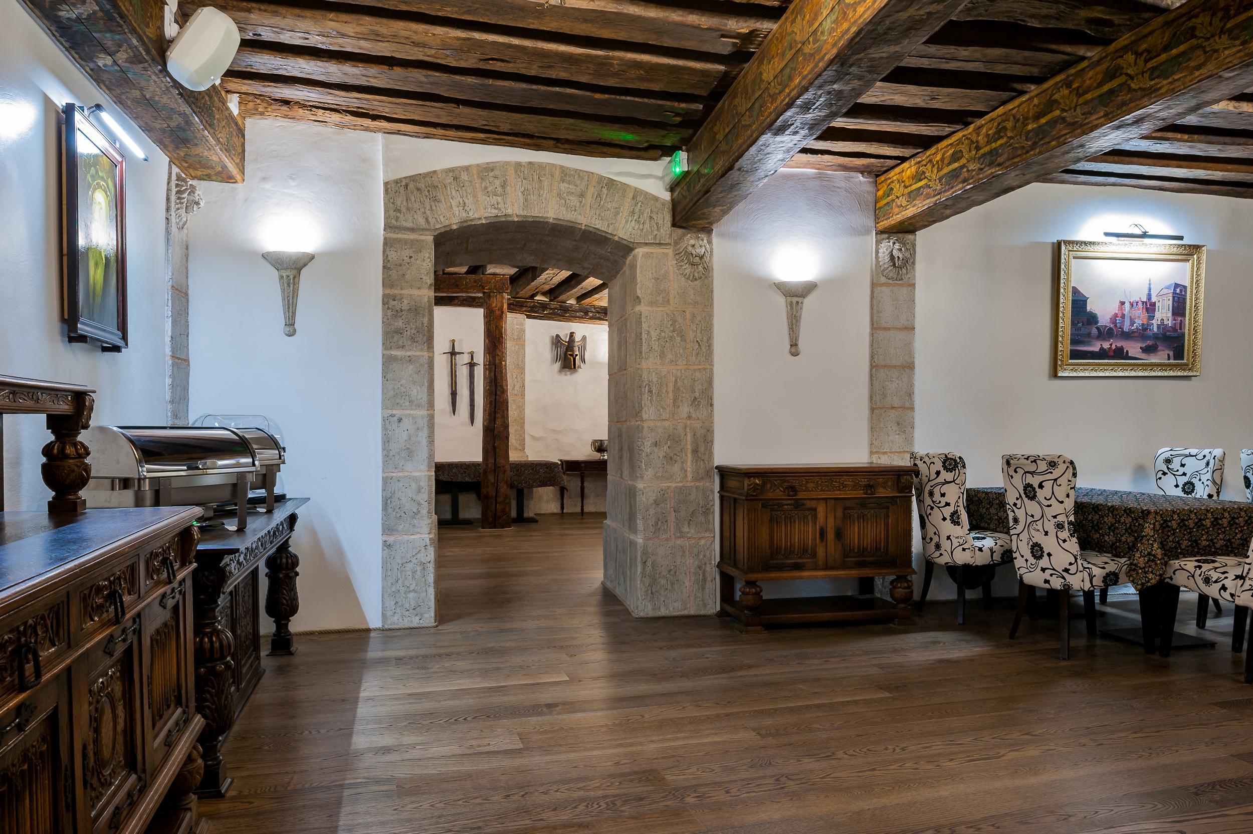 Three Crowns Residents Hotel 3*